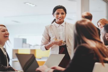 ۱۰ نکته برای بیشتر دیده شدن در محیط کار