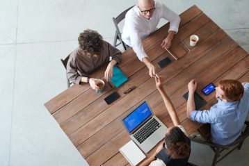 همکاری کارکنان در محیط کار