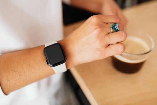 دستگاه جدید پوشیدنی متا بدون نیاز به کاشت در مغز سیگنال‌های مغزی را می‌خواند