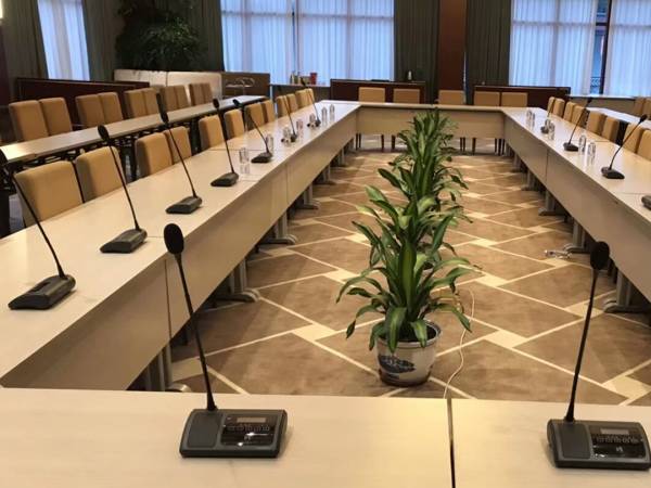 سیستم کنفرانس از ملزومات اصلی تمام اداره‌ها و سازمان‌ها