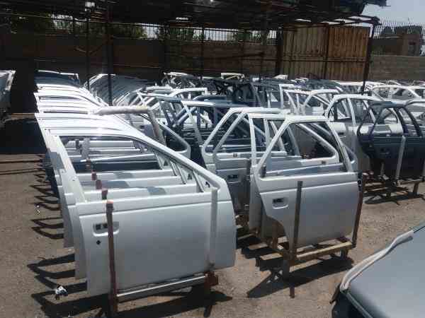 1714796628 256 قیمت قطعات بدنه 206 ایساکو رنگ فابریک چه مقدار است؟ سمسون