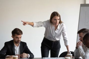 آسیب‌های قلدری در محیط کار