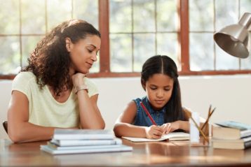 انجام به‌موقع تکالیف با کمک والدین کنترل گر