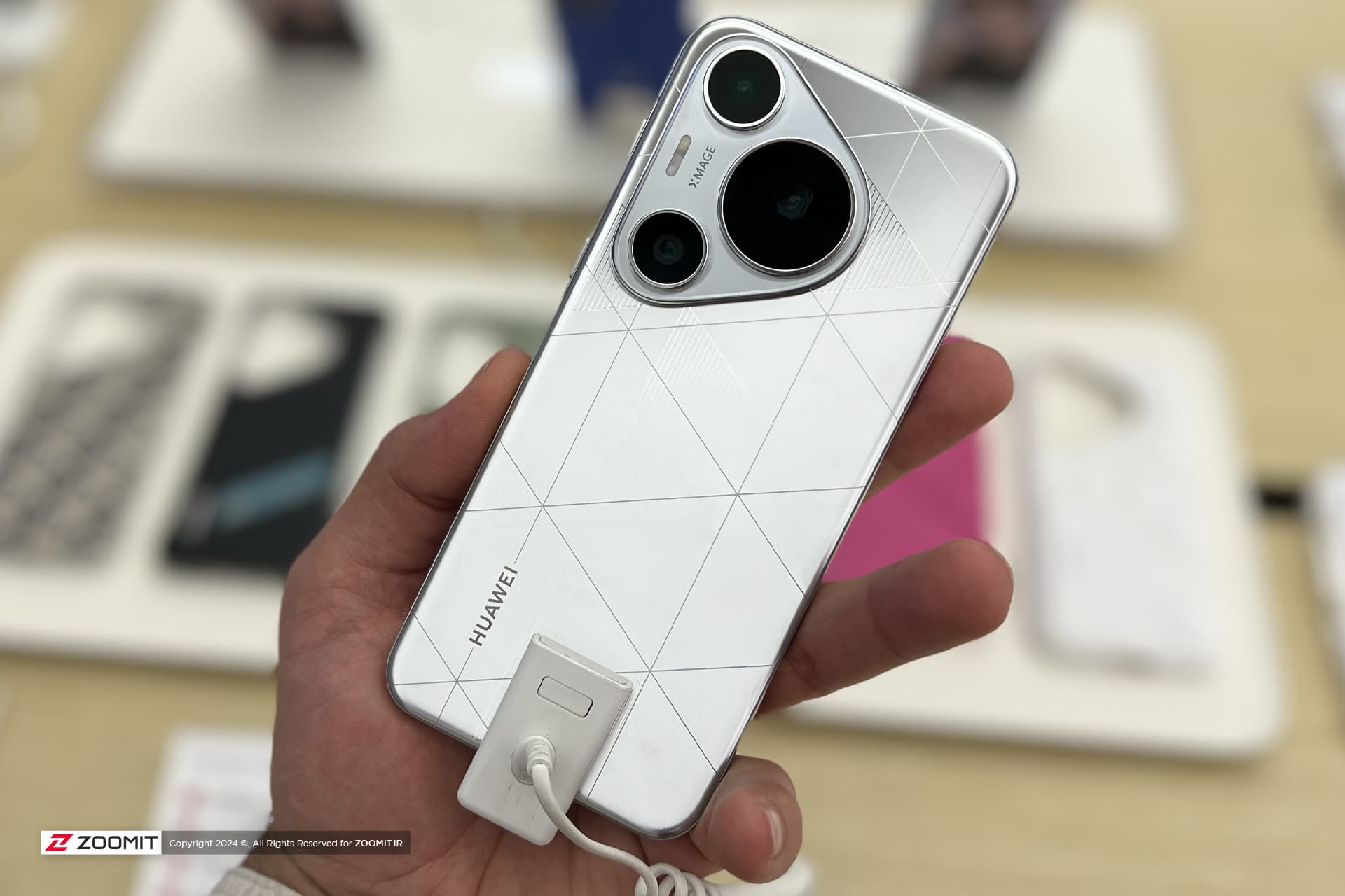 گوشی پرچمدار جدید هواوی ۳۳ قطعه کاملاً چینی دارد