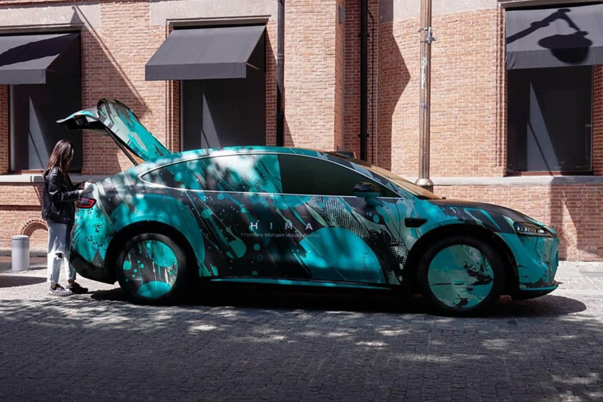 لوکسید S9 هواوی و چری از نمای جانبی