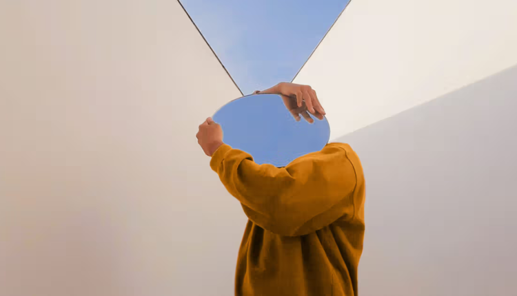 چرا حس زشتی می‌کنم؟ راه حلهای مقابله با حس