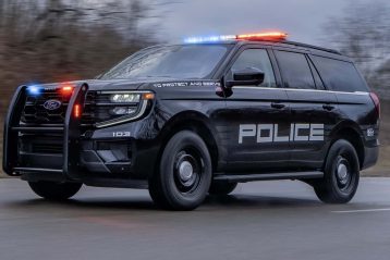 نمای سه چهارم جلو فورد اکسپدیشن SVV مدل ۲۰۲۵