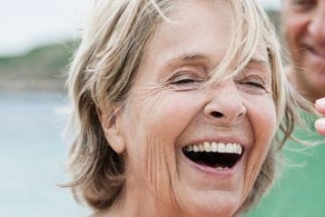 چه زمانی باید به دندانپزشک مراجعه کنیم؟ + ۱۰ نشانه هشدارآمیز مراجعه به دندانپزشک