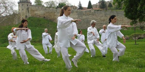 ۱۳ ورزش مناسب برای زنان بالای ۵۰ سال_سمسون 16 1740156803 661 ۱۳ ورزش مناسب برای زنان بالای ۵۰ سال سمسون