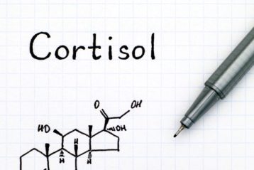 همه چیز درباره‌ی سطح کورتیزول پایین و تأثیرش بر سلامت + ۵ راه حفظ تعادل کورتیزول