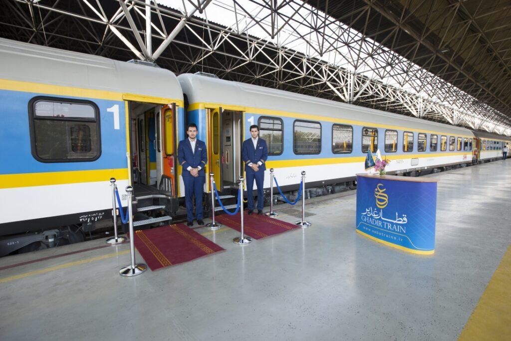 1742857459 177 چطور می‌توانیم بلیط لحظه آخری قطار فدک تهران مشهد اشکار