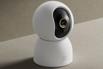 دوربین امنیتی Smart Camera 4 شیائومی به‌صورت ایستاده