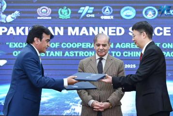 فضانوردان پاکستانی در راه تیان‌گونگ؛ چین برای اولین‌بار میزبان فضانورد خارجی می‌شود