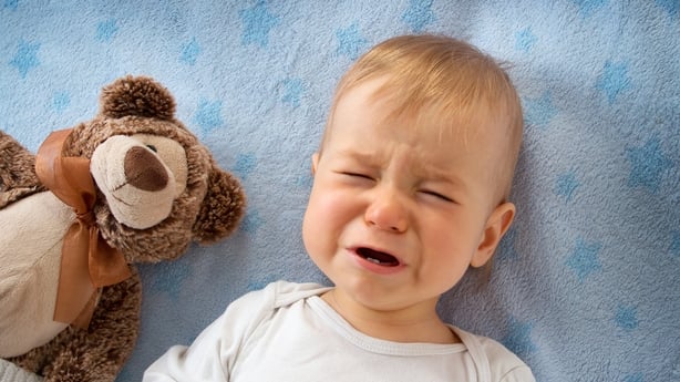 دلایل گریه کردن: ۱۰ دلیل گریه کردن و اشک ریختن