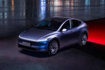 اولین ماشین خودران ایلان ماسک به‌تنهایی از کارخانه خارج شد و خودش را به خریدار رساند!