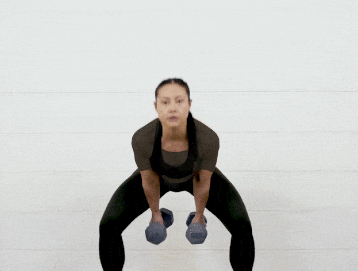 حرکات بدنسازی با دمبل؛ ۲۷ تمرین و انواع حرکات با دمبل_سمسون 70 ورزش با دمبل - سوئینگ دمبل