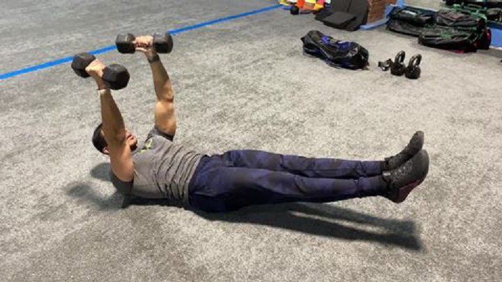 حرکات بدنسازی با دمبل؛ ۲۷ تمرین و انواع حرکات با دمبل_سمسون 89 ورزش با دمبل - اسکال کراشر هالو بادی