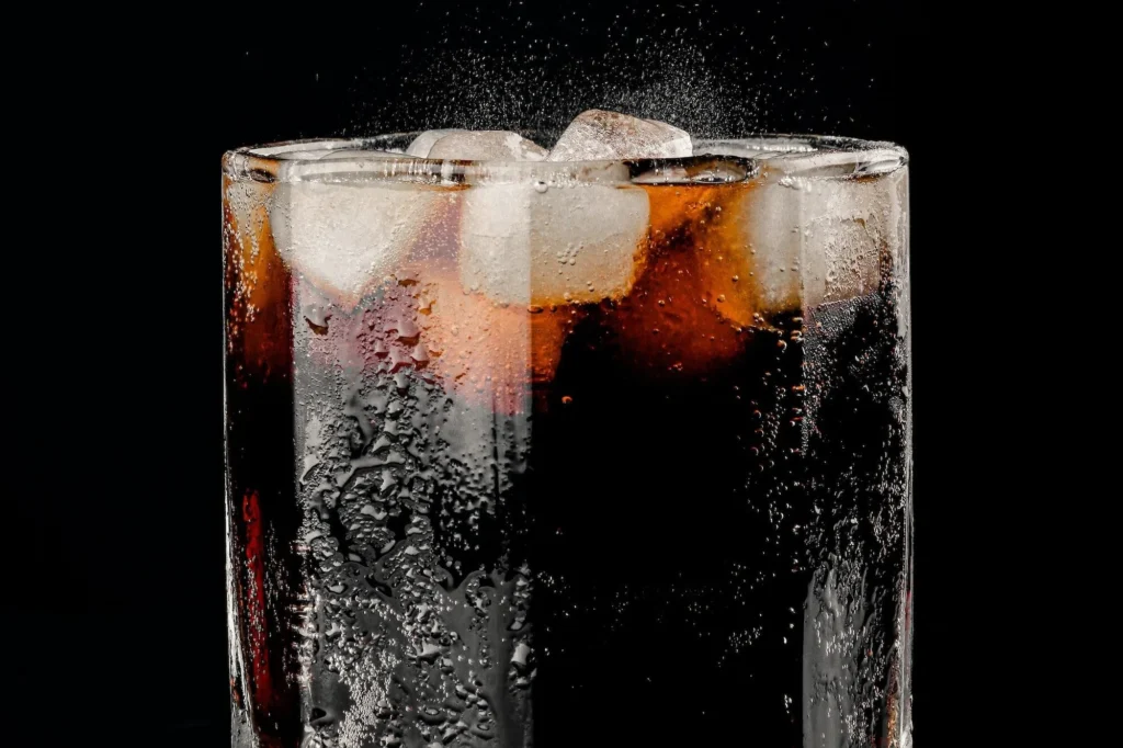 تاثییر نوشابه رژیمی بر دیابت: دوست یا دشمن؟ بازدید کامل مزایا، معایب و حقایق علمی_سمسون 12 1757331653 182 تاثییر نوشابه رژیمی بر دیابت دوست یا دشمن؟ بازدید کامل.webp