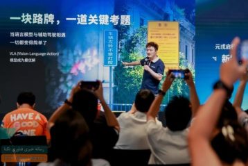 پلتفرم رانندگی خودکار با قابلیت خواندن تابلوها و پیروی از دستورات صوتی ابداع شد